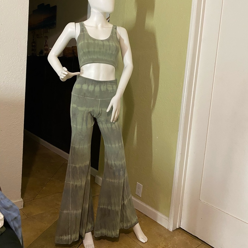2 pieces bell bottom and top inseam 34 inches - Picture 1 of 12